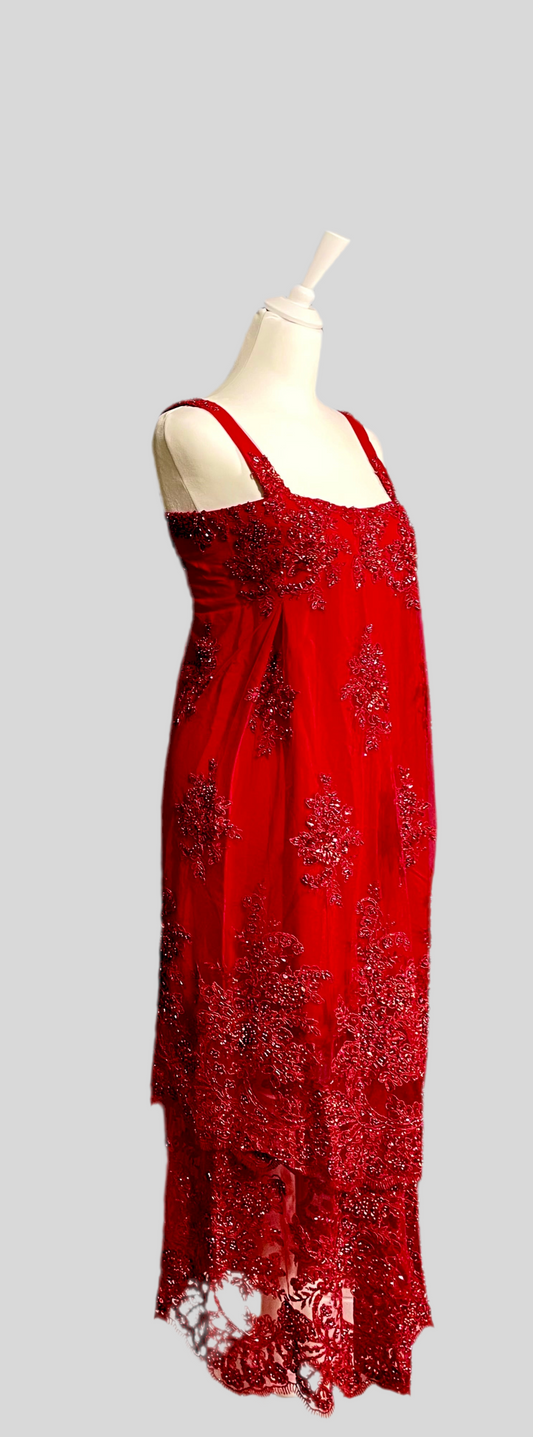 Vestito in tulle e seta ricamato con perline