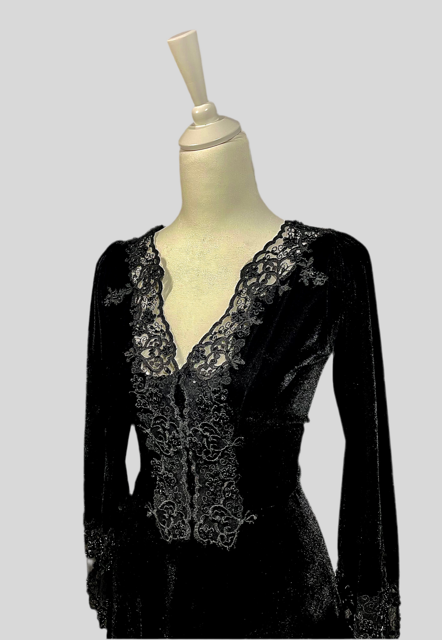 Vestito velluto nero con intarsi in pizzo